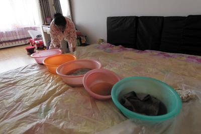 宁波楼上漏水，住户失联，小区没物管，业主维权难！律师来支招……